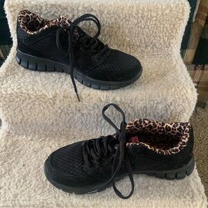US Polo Assn. size 6 1/2 black shoe with leopard print